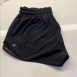 Lululemon Hotty Hot short 2.5"